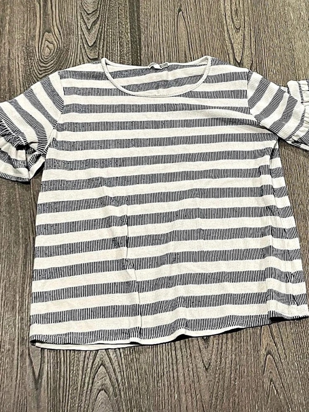 Striped Short Sleeve Top in White & Black Like New